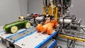 Autka z warzyw na linii produkcyjnej z LEGO